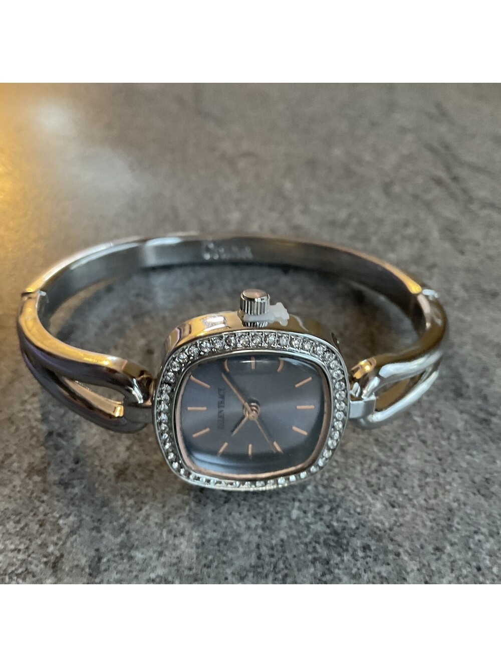 Beautiful Ellen Tracy Women's Silver Tone Quartz Watch Jeweled Bezel NWOT A8